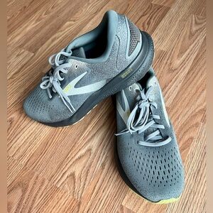 Brooks Men’s Gray Athletic Running Shoes
